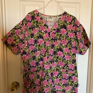Short sleeve floral scrub top